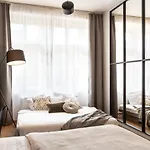 Appartement Turnkey I Main Bus Station Praag