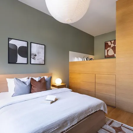 Appartement Turnkey I Main Bus Station Praag